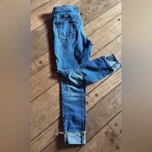 Women’s Straight leg cropped jeans.